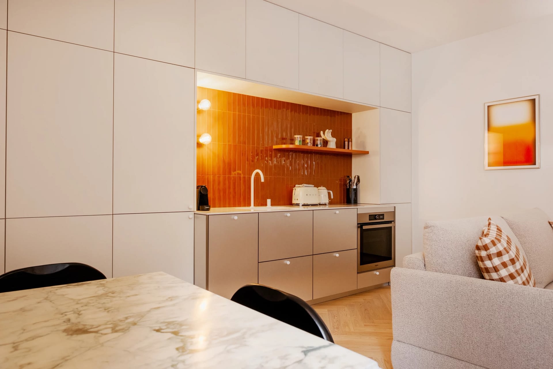 Fully equipped kitchen and dining area in a Le Marais Paris apartment by The Babylon Stay, featuring modern design and premium comfort