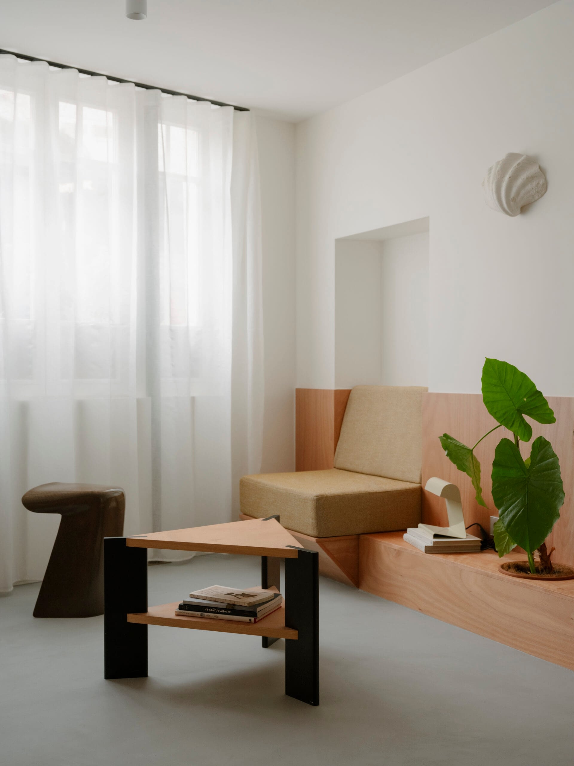 Spacious living area with contemporary design - Babylon Stays